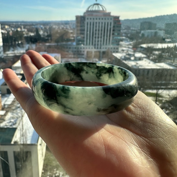 Jadeite Bangle diameter 57 mm - Picture 2 of 13